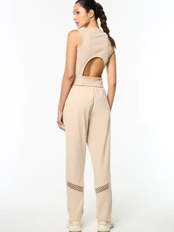 Noemi Pant- Humus