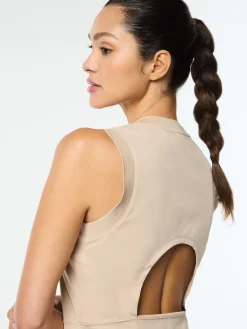 Noemi Top- Humus